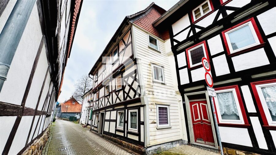 Modernisiertes Fachwerkhaus BJ ca. 1900 mit Dachstudio in ruhiger zentraler Wohnlage - Außenansicht 2